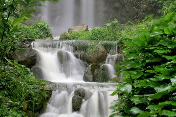 Tropische Landschaft mit Wasserfall, Malaysia, Asien