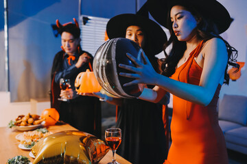 Obraz premium Joyful office Halloween party with coworkers in costumes, celebrating with drinks and laughter, fostering teamwork and festive spirit