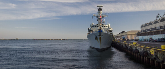 GUIDED MISSILE FRIGATE - Royal Navy ship in port at the quay  © Wojciech Wrzesień