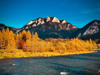 Červený Kláštor 01.11.2025, Slovakia, A beautiful morning on the Dunajec River and a magnificent view of the Three Crowns (Trzy Korony) in the Pieniny Mountains. © Bartomiej