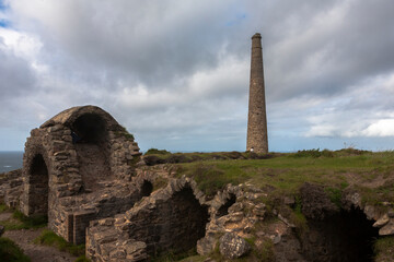 The ruins of the calciner labyrinth at the abandoned Botallack Mine, UNESCO World Heritage Site, Penwith Peninsula, Cornwall, UK