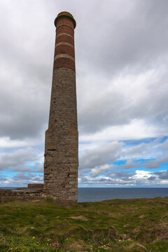 Engine house chimney, Levant Mine, established in 1820 and closed in 1930, now a UNESCO World Heritage Site: Penwith Peninsula, Cornwall, UK