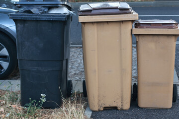Abandoned litter bins. The use of various waste. Inability to share garbage. Plastic trash.