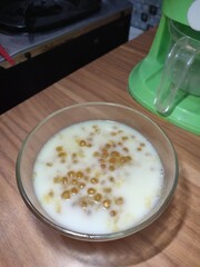 Pearl porridge is served in the form of sago grains in sweet coconut milk sauce.