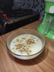 Pearl porridge is served in the form of sago grains in sweet coconut milk sauce.