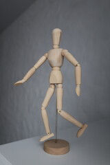 wooden mannequin 