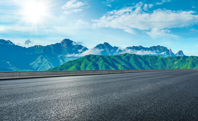 Naklejka premium Empty asphalt highway road and majestic mountain range natural landscape in the morning