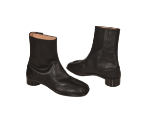 Women’s Black Stylish heel leather high boots , glossy patent leather finish, stylish and comfortable footwear for casual and formal boots, white background.