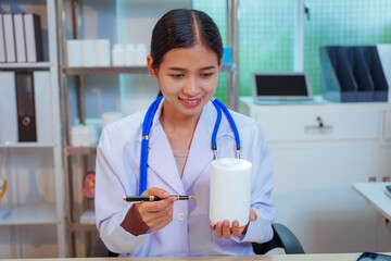 A female doctor examines a patient and explains her diagnosis to him via social media.
