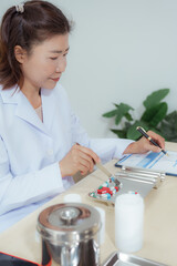 A female doctor examines a patient and explains her diagnosis to him via social media.