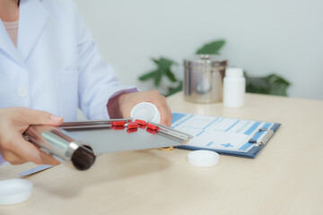A female doctor examines a patient and explains her diagnosis to him via social media.