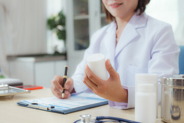 A female doctor examines a patient and explains her diagnosis to him via social media.