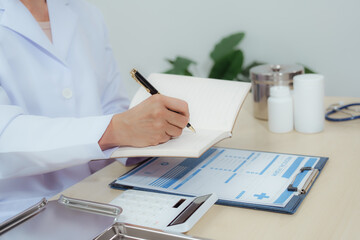 A female doctor examines a patient and explains her diagnosis to him via social media.