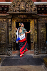 Obraz premium Newari Girl in Traditional Attire at the Golden Temple, Patan Durbar Square