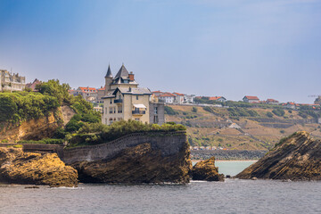 La côte autour du Rocher de la Vierge de Biarritz au pays Basque en France © Gerald Villena
