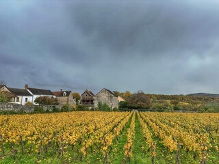  Petit village Bourguignon en automne 