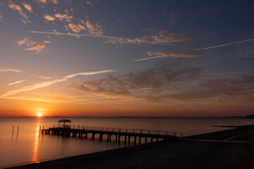 Brücke im Sonnenaufgang 