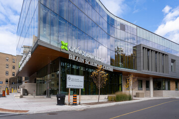Fototapeta premium Toronto, ON, Canada - November 6, 2025: Garry Hurvitz Brain Sciences Building at Sunnybrook Health Sciences Centre in Toronto, Canada. 