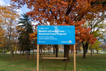 Fototapeta premium Toronto, ON, Canada - November 6, 2025: A signage for Health Infrastructure Renewal Fund Projects (HIRF) at Sunnybrook Hospital in Toronto. HIRF provides funding to hospitals for urgent projects. 