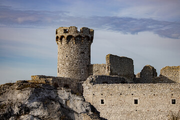 Ogrodzieniec Castle in Poland 2 © Game Piggs
