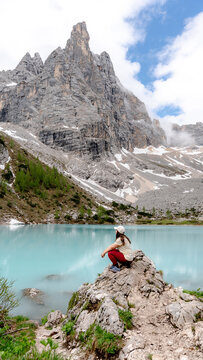 Scenic view of Lake Sorapiss and Dito di Dio in Italy