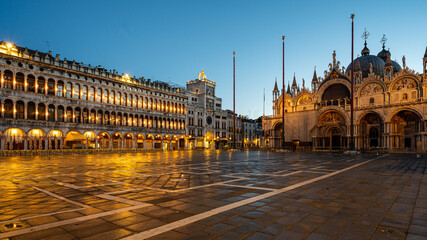 Markusplatz in Venedig am Morgen