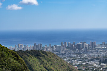 Fototapeta premium Waʻahila Ridge Trail, Honolulu, Oahu, Hawaii. Waikiki Beach is visible in the distance. Koʻolau Range, shield volcano. Mānoa Valley is on the right. 