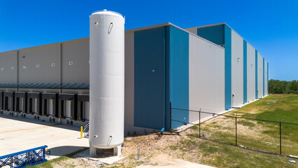 Tall tank to store liquid oxygen or nitrogen outside cold storage warehouse 