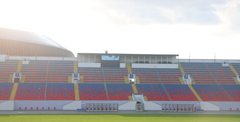 a stadium with a red and blue roof.