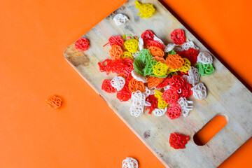 Crackers, cuanki, noodles, and complete dry seblak seasoning on a wooden tray