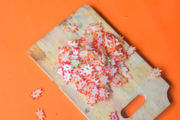 Crackers, cuanki, noodles, and complete dry seblak seasoning on a wooden tray
