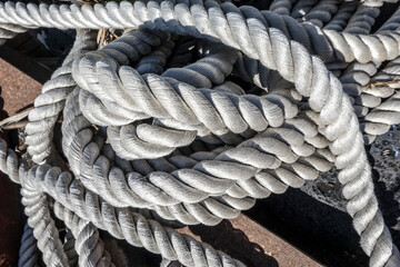 Schiffsseil am Boden