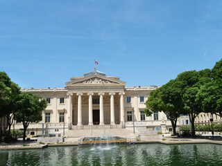 Obraz premium Courthouse Marseille France Classical Columns French Flag Reflective Pond
