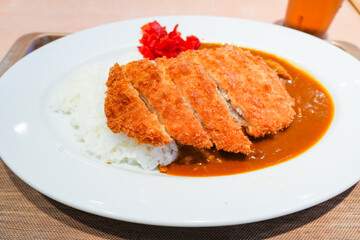 サクサク衣のとんかつが香ばしいカツカレーライス