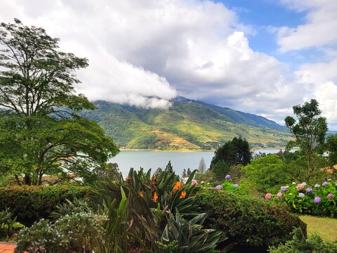 Vista al Lago Calima en Colombia Valle del Cauca