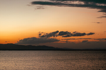 Obraz premium Scenic View of Lake at Sunset