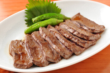 Sliced Grilled Beef Tongue with Shishito Peppers