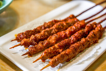 Fragrant and delicious Xinjiang-style roasted lamb skewers