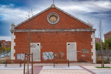 Valladolid ciudad europea al atardecer en invierno con luces expresionistas y misteriosas	