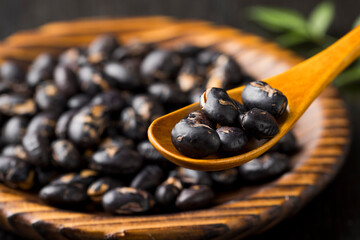 煎り黒豆