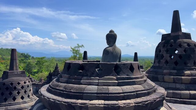 Buddhist Stupa. Borobudur Buddhist Temple is a temple complex of the Mahayana Buddhist tradition in Indonesia. It is located in the central part of the island of Java, near Yogyakarta. UNESCO. 4К