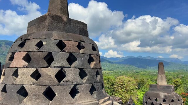 Buddhist Stupa. Borobudur Buddhist Temple is a temple complex of the Mahayana Buddhist tradition in Indonesia. It is located in the central part of the island of Java, near Yogyakarta. UNESCO. 4К