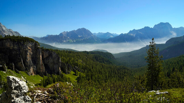 Lo spettacolare scenario panoramico del Passo Giau e Ra Gusela con le Cinque Torri e il gruppo delle Tofane. Dolomiti di San Vito di Cadore, Belluno, Veneto, Italia