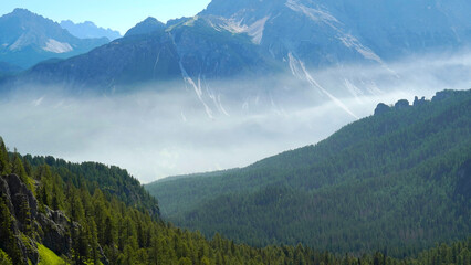 Lo spettacolare scenario panoramico del Passo Giau e Ra Gusela con le Cinque Torri e il gruppo delle Tofane. Dolomiti di San Vito di Cadore, Belluno, Veneto, Italia © anghifoto