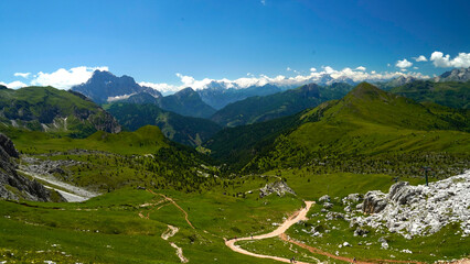 Lo spettacolare scenario panoramico del Passo Giau e Ra Gusela con le Cinque Torri e il gruppo delle Tofane. Dolomiti di San Vito di Cadore, Belluno, Veneto, Italia © anghifoto