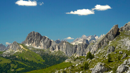 Lo spettacolare scenario panoramico del Passo Giau e Ra Gusela con le Cinque Torri e il gruppo delle Tofane. Dolomiti di San Vito di Cadore, Belluno, Veneto, Italia © anghifoto