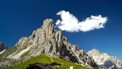 Lo spettacolare scenario panoramico del Passo Giau e Ra Gusela con le Cinque Torri e il gruppo delle Tofane. Dolomiti di San Vito di Cadore, Belluno, Veneto, Italia © anghifoto
