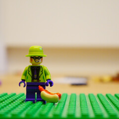 Obraz premium Lego Riddler minifigure with a hot dog on a green baseplate