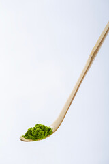 抹茶イメージ　茶匙を白背景で撮影
