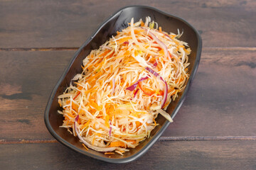 Pikliz, condiment &eacute;pic&eacute; ha&iuml;tien de la cuisine antillaise. Cuisine cr&eacute;ole.